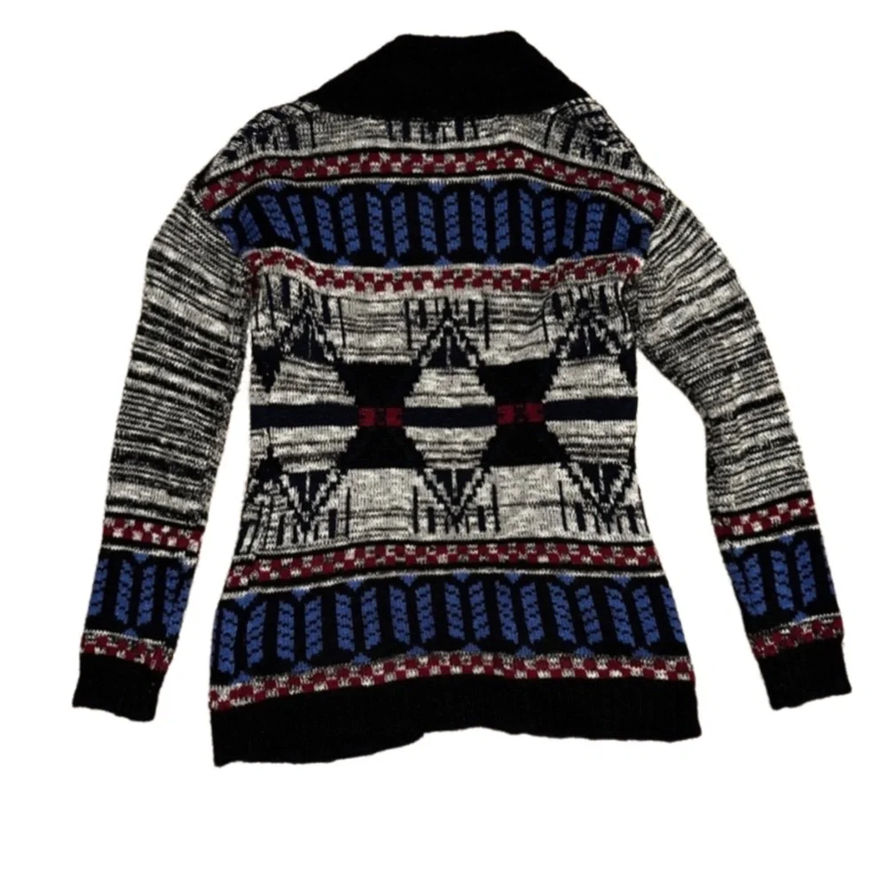 Cozy Patterned Sweater - Picture 6 of 6